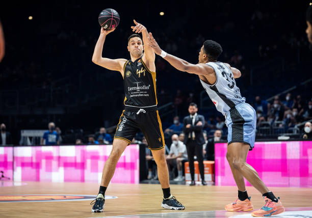 而在这个极 而在这个极