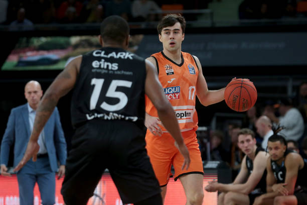 遵循规则的 遵循规则的